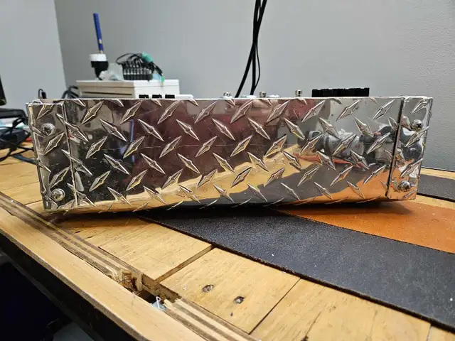 Pedal board, vintage tweed case and power supply in Amps & Pedals in Ottawa - Image 5