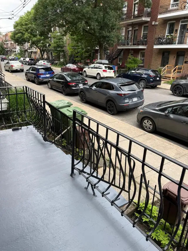 Room for a girl in a spacious 5½ apartment in Verdun