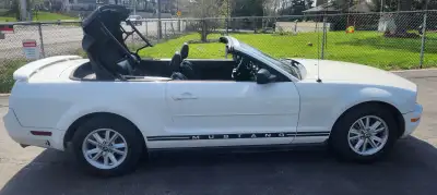 2006 Ford Mustang for Sale Convertible, Power Windows and Power Locks Good Condition, selling as is...