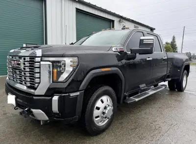2024 GMC Sierra 3500HD Denali 4x4 Black | Duramax Turbo-Diesel | 35,826 km | 8ft box Offered by Glob...