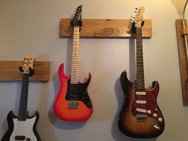 Dual Guitar Wall Mounts in Guitars in City of Montréal - Image 2