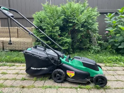 Only used to mow the lawn of a few square feet. In very good condition. Like new. Product Details Th...