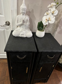 Pair of nightstand tables 