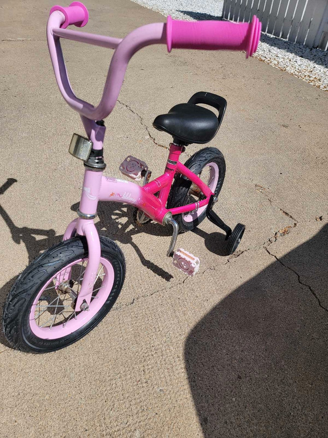 12 inch pink kids bike in Kids in Medicine Hat - Image 2