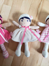 3 poupées Kaloo et autres toutous doudous peluches...