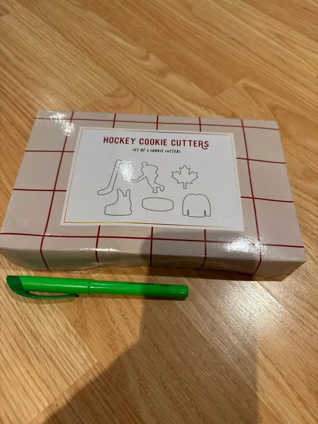 Hocket cookie cutters65137374071810120