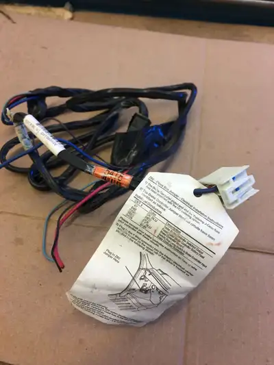 Z82 glove box jumper Chev Trailer brake wiring harness 40 A inline fuse Chevy Tahoe, GMC Sierra, Sub...