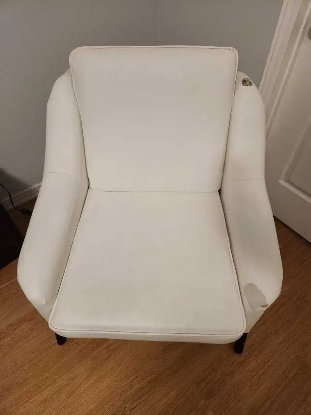 armchair  in Chairs & Recliners in Markham / York Region - Image 3