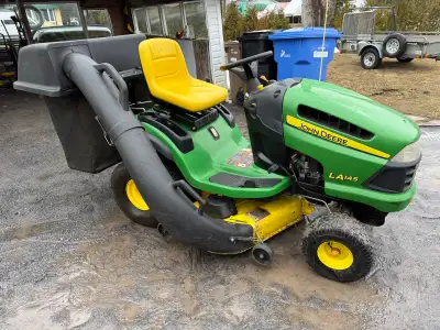 tracteur à gazon john Deere la145 22Hp 48”, View more