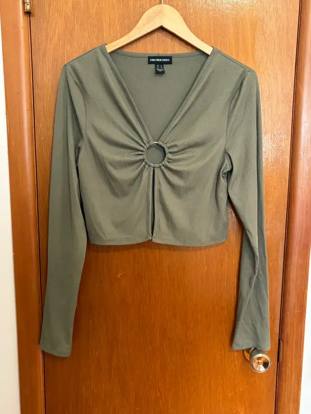 Women’s Top in Women's - Tops & Outerwear in Winnipeg - Image 3