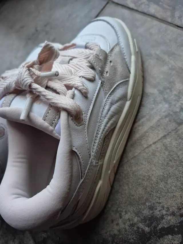 Puma white shoes classic in Women's - Shoes in City of Montréal - Image 4