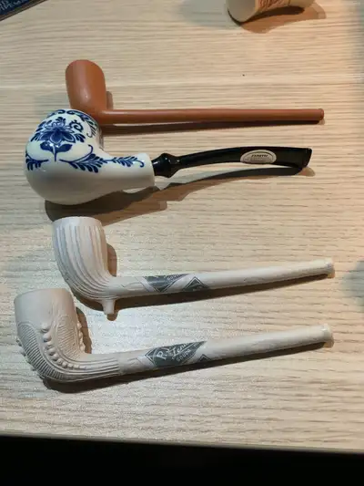 Very distinguished set. Immerse yourself in the rich history of smoking with this set of clay and ce...
