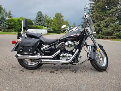 VN800-B Clean, nice shape with lots of chrome Windshield Highway Bars New saddlebags in 2023 New tir...
