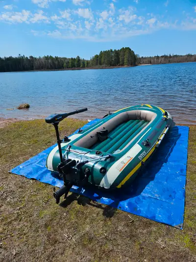 This boat set come with intex seahawk 4 inflatable boat, Minn kota 30 lb electric trolling motor,int...