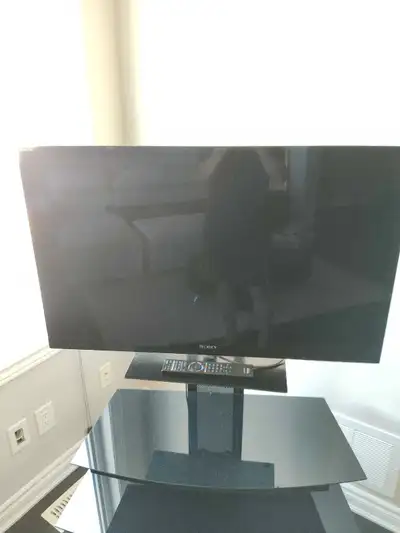 Sony KDL-40NX710 used but in very good condition, I can deliver and set up at your place for a fee....