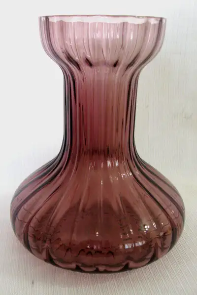 PETIT VASE AMETHYSTE MID CENTURY MODERN AMETHYST VASE, View more