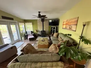 Lake front house short term rent in Alberta in Canada - Image 4
