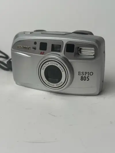 Capture memories with this used Pentax Espio 80S point-and-shoot camera, featuring a 38-80mm zoom le...