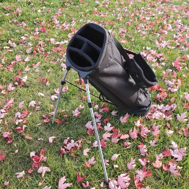 New PING Stand Golf Bag  with Club Cover in Golf in Barrie - Image 8