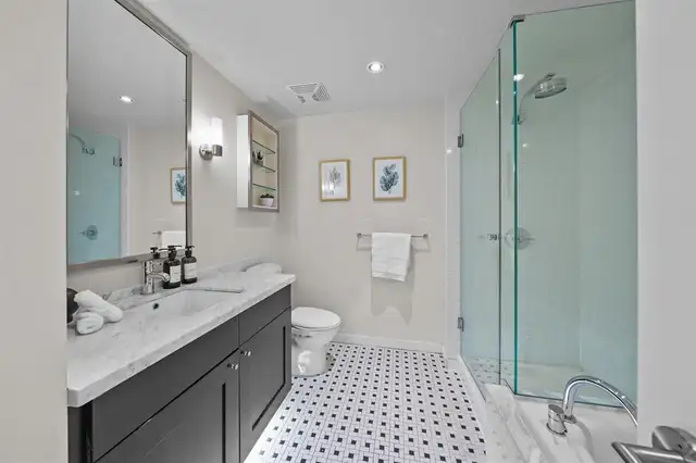 Downtown Vancouver – Spacious 1 Bedroom + 2 Dens at Raffles on R in Long Term Rentals in Vancouver - Image 8