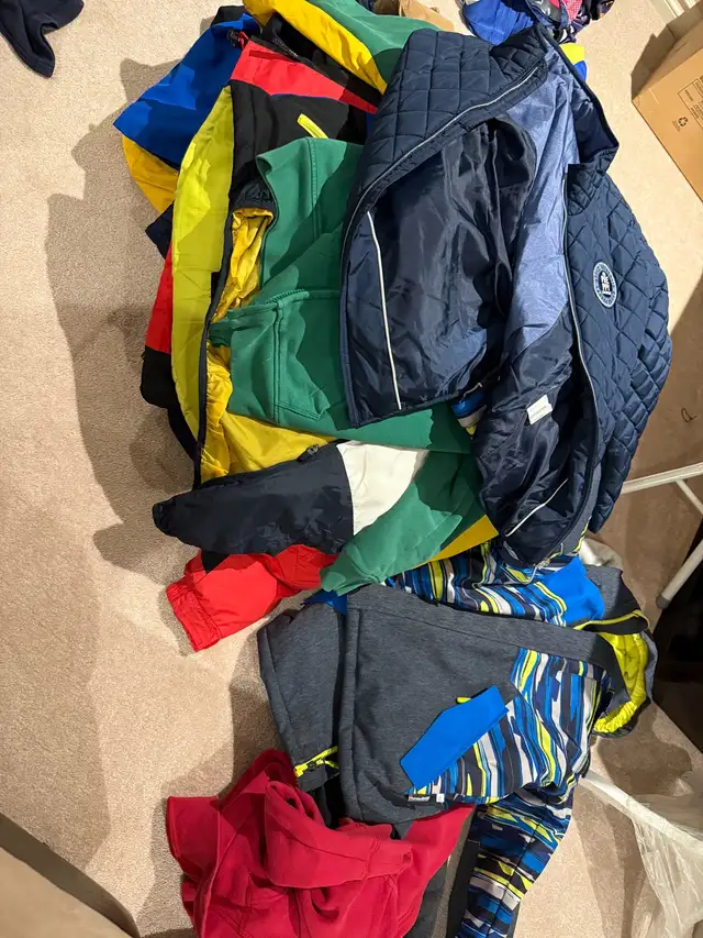 Selling kids winter and summer jackets in Kids & Youth in St. Albert - Image 11