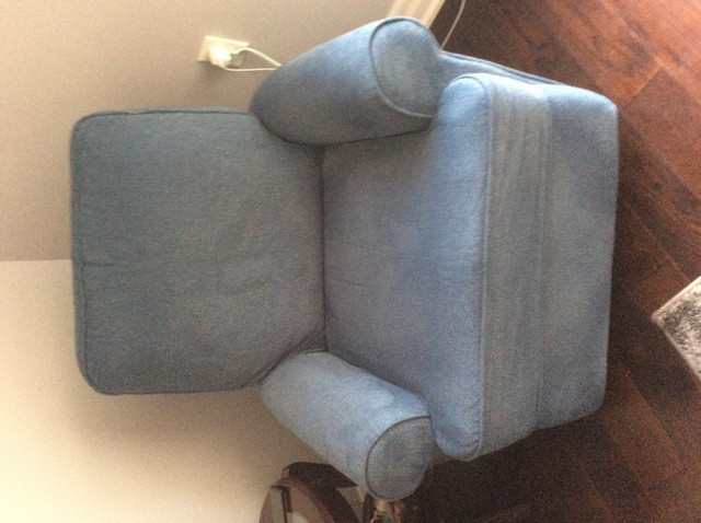 Cloth Recliner in Chairs & Recliners in Hamilton - Image 2