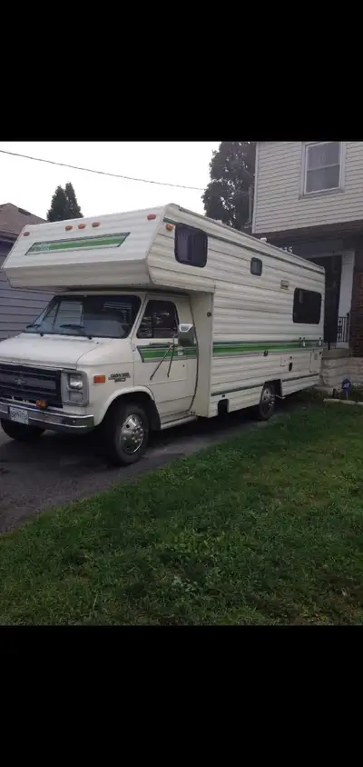 1988 G30 Motorhome V8 350 Propane is full Stored indoors, hasn't been used for years Believe most if...