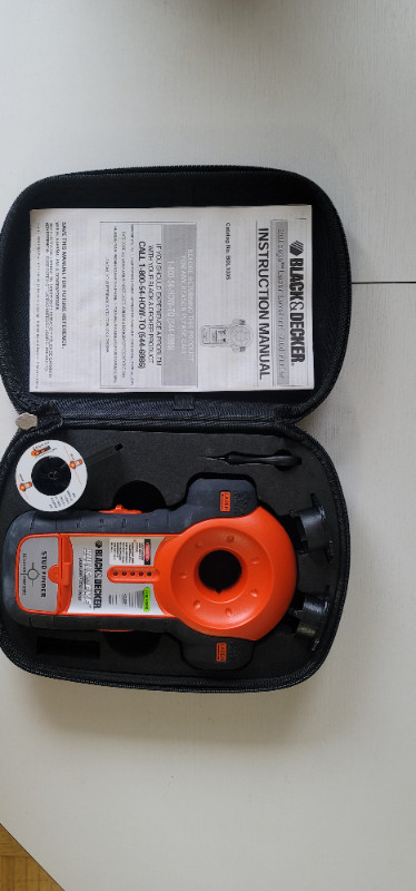 B&D Bulleye Laser Level/ Stud Finder in Hand Tools in Oakville / Halton Region - Image 2