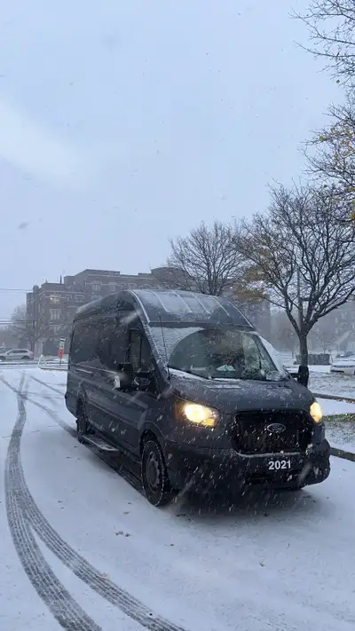 chauffeur-livreur, View more