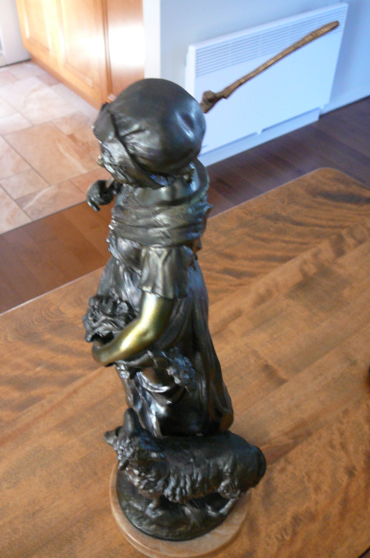 Sculpture petite bergère dans Art et objets de collection  à Lévis - Image 3