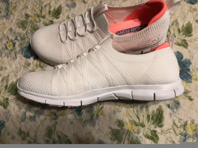 Women’s Skechers - Air Cooled in Women's - Shoes in City of Halifax - Image 4