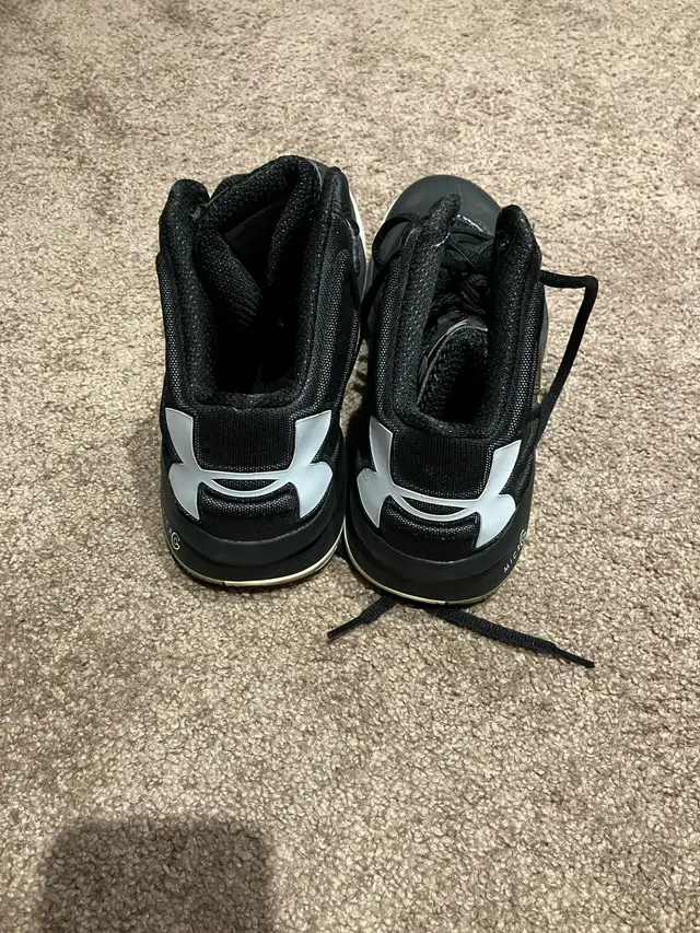 under armor shoes size 8.5 in Women's - Shoes in Hamilton - Image 4