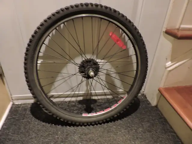 Roues de vélos arrière 24 pouces, comme NEUF in Kids in Laval / North Shore - Image 5