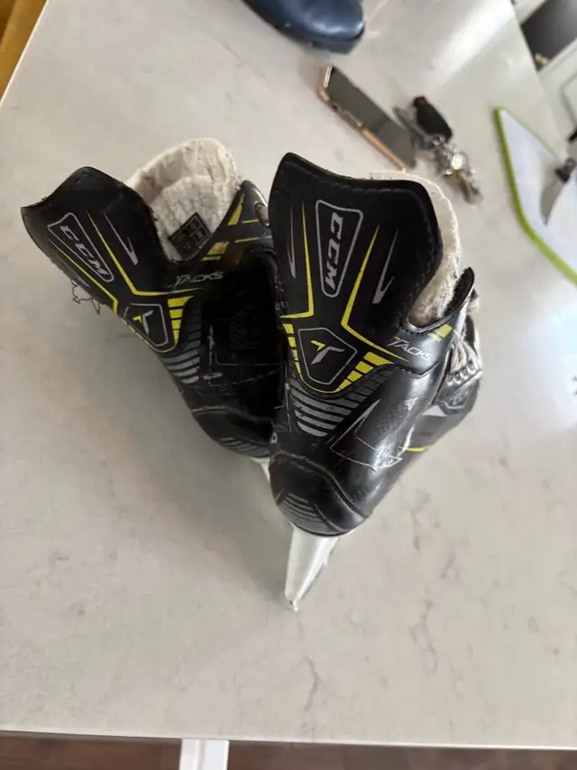Ccm skates size 12 junior  in Skates & Blades in Guelph - Image 5