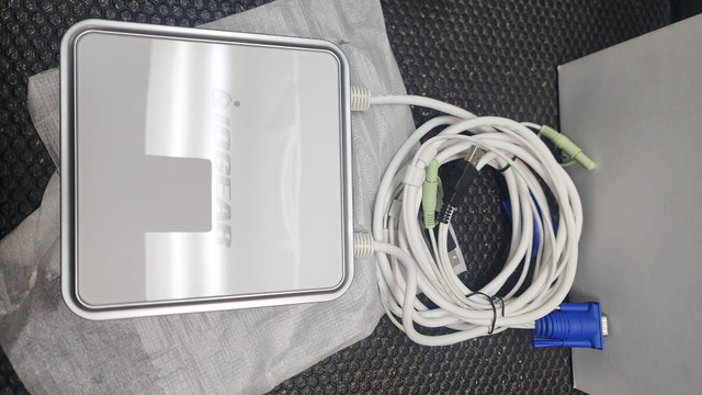 IOGear GCS634U 4-Port VGA USB KVM Switch w/ Audio and Cables in Cables & Connectors in Ottawa - Image 4