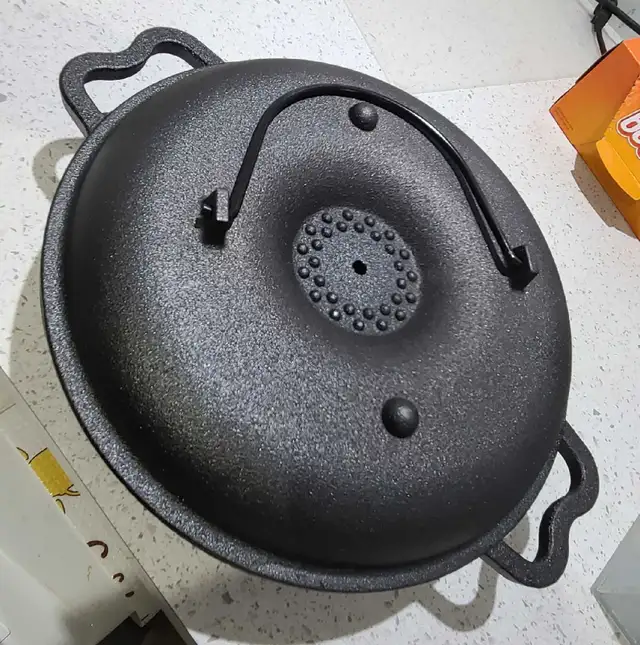 iron pot in Kitchen & Dining Wares in City of Toronto - Image 2