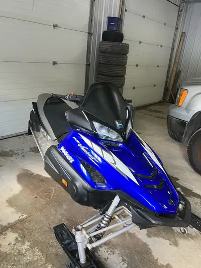 2005 Yamaha Vector ~15,000km - Excellent condition. 3 Cyl - 1000cc Electric start, reverse Parts cha...