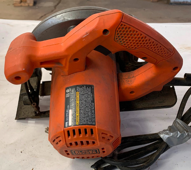 Black + Decker 7-1/4” Circular Saw for parts or repair in Power Tools in Strathcona County - Image 2