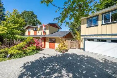 Nanoose Bay Oceanview Home with Carriage House! Ocean and island views, great privacy, and a prime l...