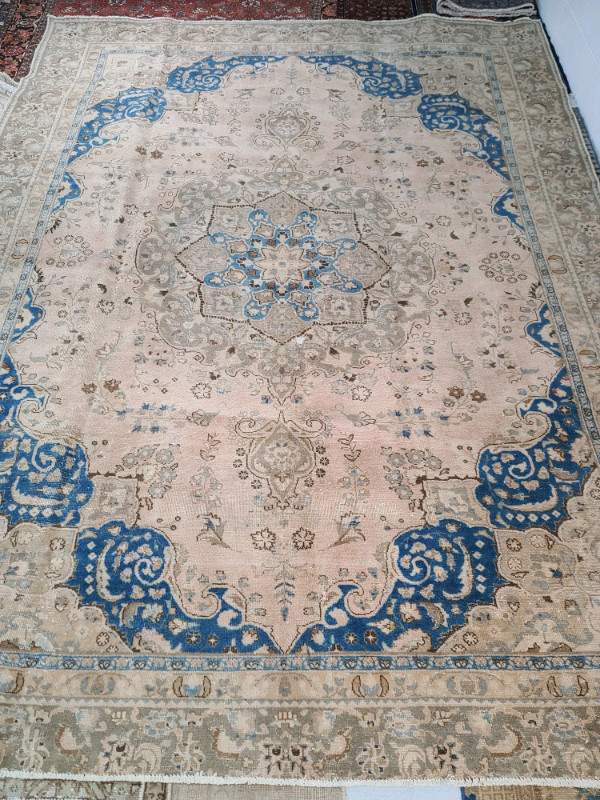 Persian rug Tabriz in Rugs, Carpets & Runners in Markham / York Region - Image 3