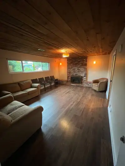 Unit Details: -2 bedroom -1 bathroom -size: 1100 sqft -semi furnished About this property: -Located...