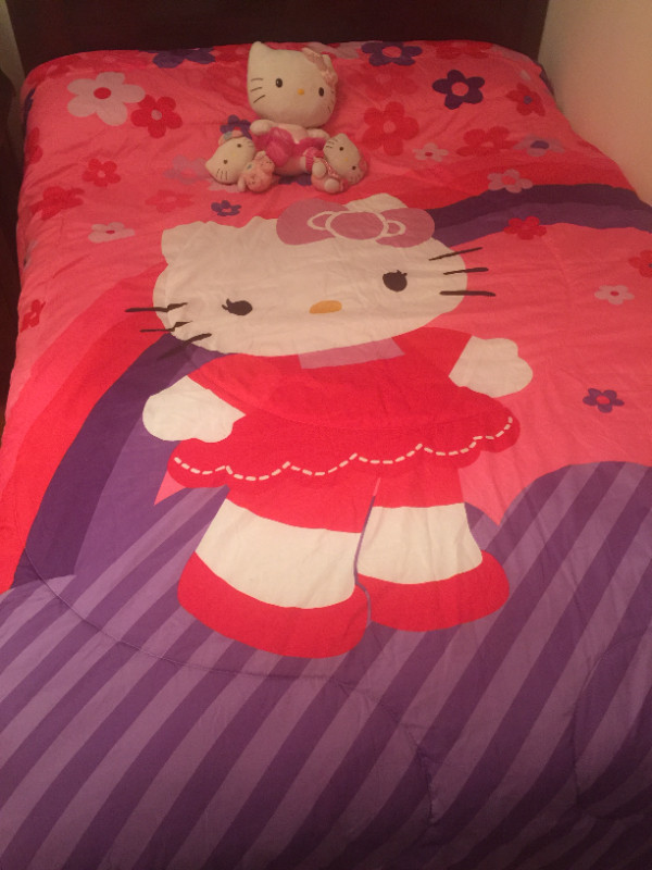 Decoration Hello Kitty pour la chambre dans Autre  à Drummondville - Image 2
