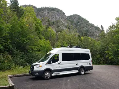 Coachmen Beyond 22C 2021. Sur chassis Ford Transit 350HD, moteur 3.5l Ecoboost; 22800 km; Impeccable...