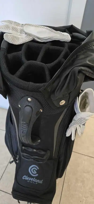 Sac de golf Cleveland comme neuf, View more