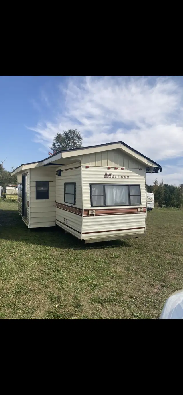 living mobile trailers tiny homes bunkie camp travel in Garage Sales in Barrie - Image 5