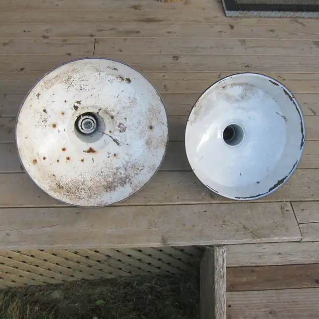Two Vintage Hanging Light Fixtures in Indoor Lighting & Fans in Ottawa - Image 3