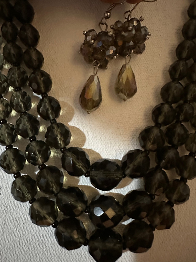 VINTAGE 3 STRANDS SMOKEY QUARTZ BEADS NECKLACE & EARRINGS in Jewellery & Watches in Regina - Image 3