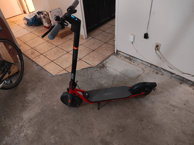 Segway ninebot d38u good commuter low kms 349 km odo. $420 in Other in City of Toronto - Image 2