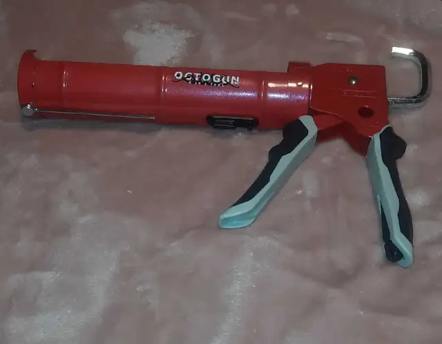 Newborn Octogun 208D Caulk Gun in Other in Oshawa / Durham Region - Image 2