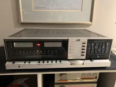 Découvrez ce récepteur stéréo JVC JR-S201, un classique des années 70, offrant une qualité sonore ch...